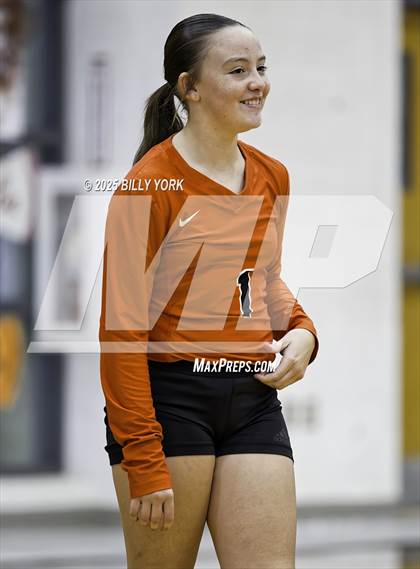 Thumbnail 2 in JV: Grand Saline vs Mineola photogallery.