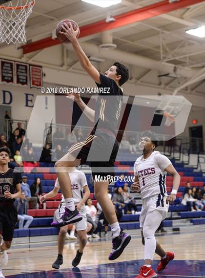 Thumbnail 3 in Point Loma @ Montgomery (37th Annual Aztec Holiday Classic) photogallery.