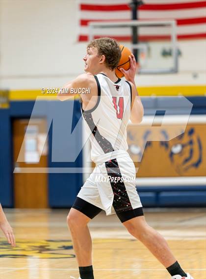 Thumbnail 1 in Liberty vs Van (Little General C. Adam Toney Showcase) photogallery.