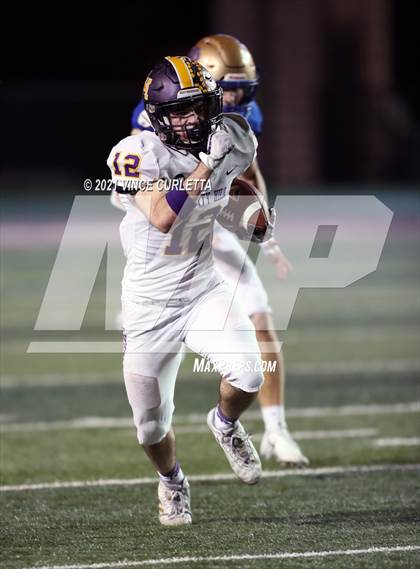 Thumbnail 3 in Alamo Heights vs. Liberty Hill (UIL 5A D2 Quarterfinal Playoff) photogallery.