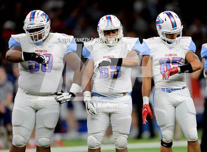 Thumbnail 1 in West Monroe vs. Zachary (LHSAA 5A Final)  photogallery.