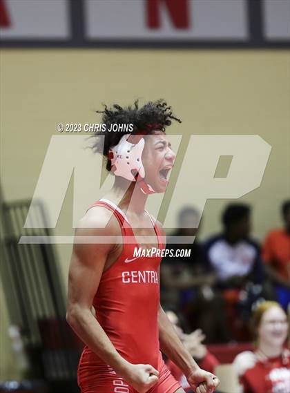 Thumbnail 1 in IHSA, 2A, Centralia Regional photogallery.