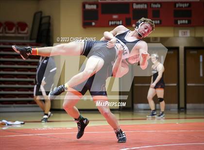 Thumbnail 1 in IHSA, 2A, Centralia Regional photogallery.