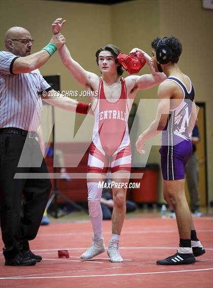 Thumbnail 1 in IHSA, 2A, Centralia Regional photogallery.