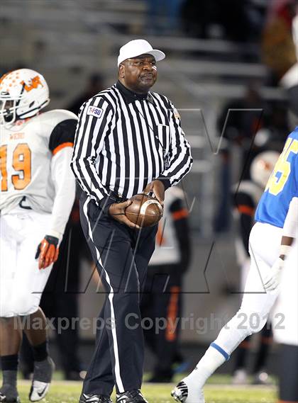 Thumbnail 3 in Lancaster vs. Jacksonville (UIL 4A Division 2 Bi-District Playoff) photogallery.