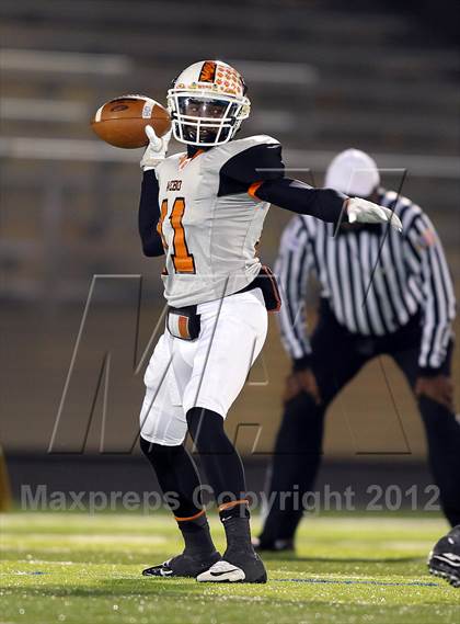 Thumbnail 3 in Lancaster vs. Jacksonville (UIL 4A Division 2 Bi-District Playoff) photogallery.