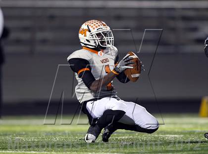 Thumbnail 2 in Lancaster vs. Jacksonville (UIL 4A Division 2 Bi-District Playoff) photogallery.