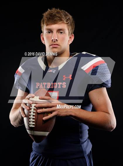 Thumbnail 2 in Liberty Senior Photos photogallery.