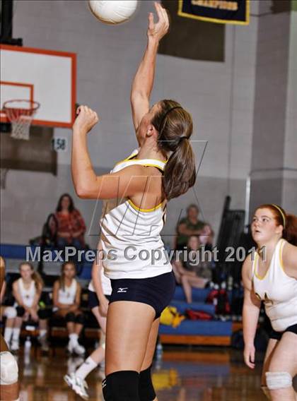 Thumbnail 2 in Morristown-Hamblem West vs Seymour photogallery.