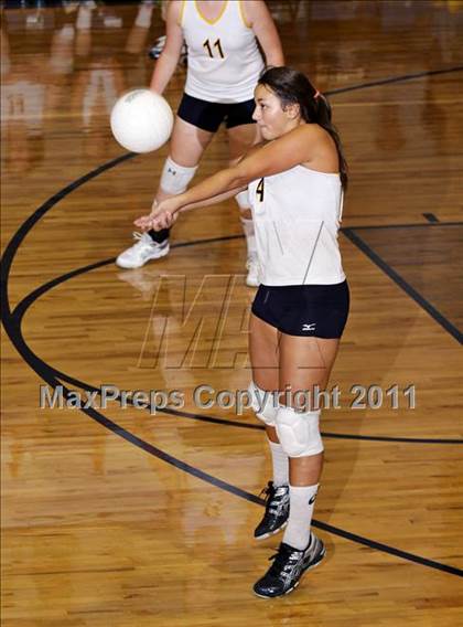 Thumbnail 2 in Morristown-Hamblem West vs Seymour photogallery.