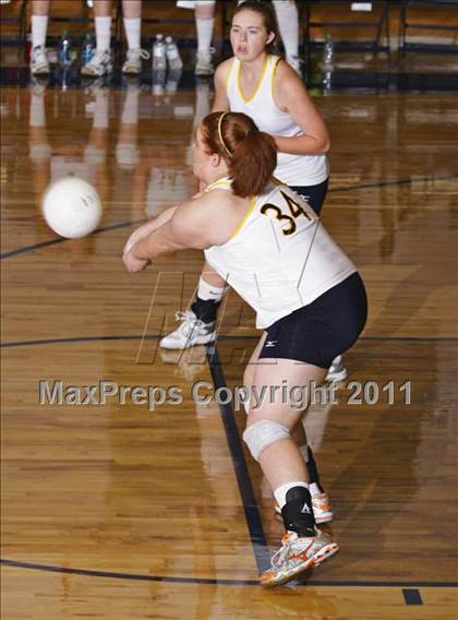 Thumbnail 2 in Morristown-Hamblem West vs Seymour photogallery.