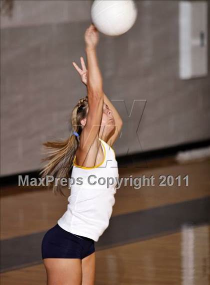 Thumbnail 1 in Morristown-Hamblem West vs Seymour photogallery.