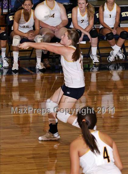Thumbnail 3 in Morristown-Hamblem West vs Seymour photogallery.