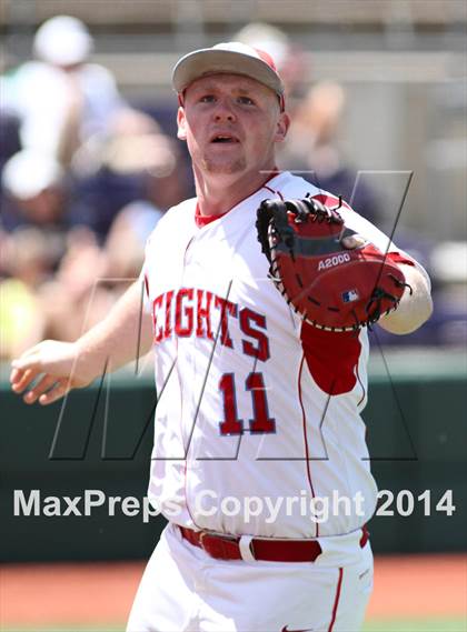 Thumbnail 3 in Shawnee Heights vs Aquinas (KSHSAA 5A Playoff) photogallery.