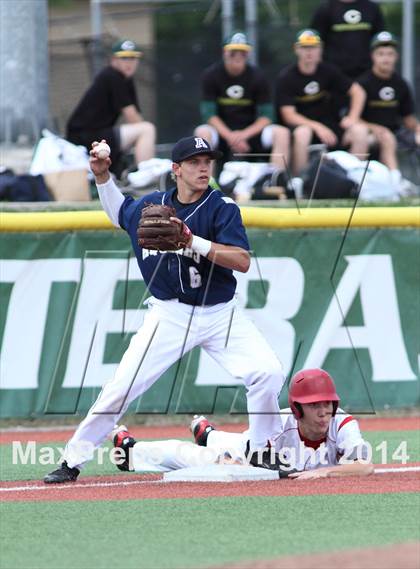 Thumbnail 2 in Shawnee Heights vs Aquinas (KSHSAA 5A Playoff) photogallery.