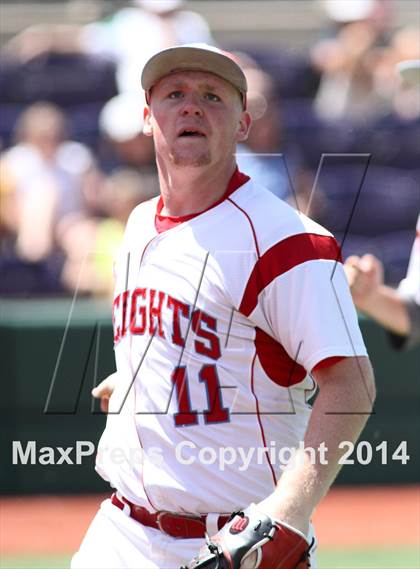 Thumbnail 1 in Shawnee Heights vs Aquinas (KSHSAA 5A Playoff) photogallery.