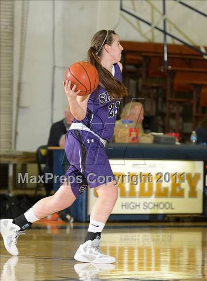 Thumbnail 1 in Shasta vs. Las Plumas (Lady Bulldog Holiday Classic) photogallery.