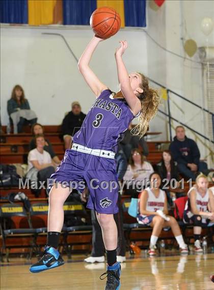 Thumbnail 3 in Shasta vs. Las Plumas (Lady Bulldog Holiday Classic) photogallery.
