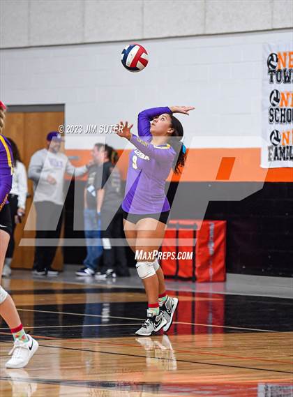 Thumbnail 1 in Weimar vs Burton (UIL 2A Region IV Area Playoff) photogallery.