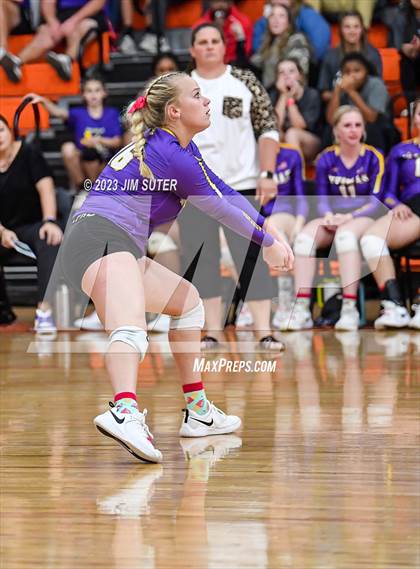 Thumbnail 1 in Weimar vs Burton (UIL 2A Region IV Area Playoff) photogallery.