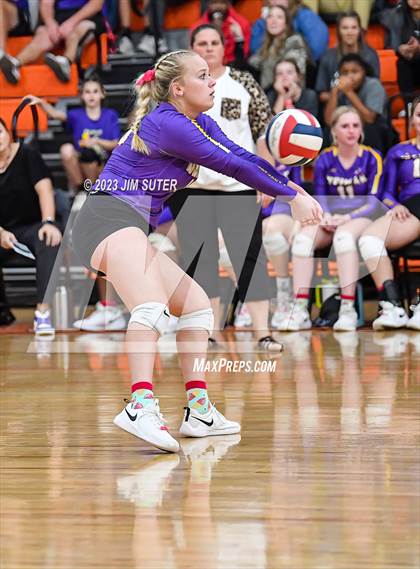 Thumbnail 2 in Weimar vs Burton (UIL 2A Region IV Area Playoff) photogallery.