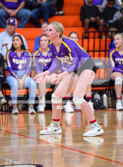 Thumbnail 3 in Weimar vs Burton (UIL 2A Region IV Area Playoff) photogallery.