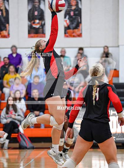 Thumbnail 1 in Weimar vs Burton (UIL 2A Region IV Area Playoff) photogallery.