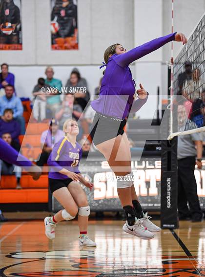 Thumbnail 2 in Weimar vs Burton (UIL 2A Region IV Area Playoff) photogallery.