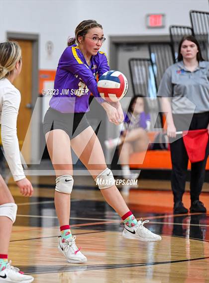 Thumbnail 2 in Weimar vs Burton (UIL 2A Region IV Area Playoff) photogallery.