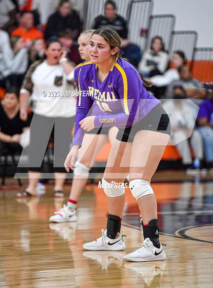Thumbnail 1 in Weimar vs Burton (UIL 2A Region IV Area Playoff) photogallery.
