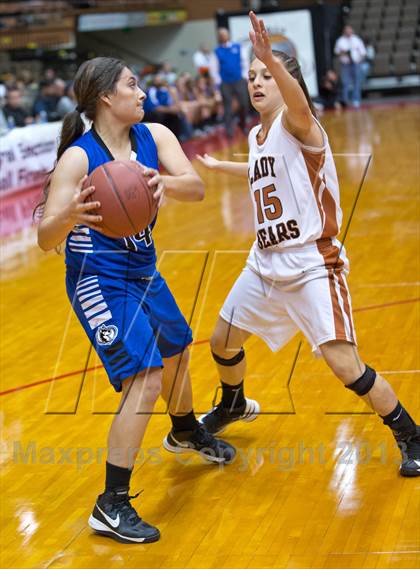 Thumbnail 3 in Hanford West vs Selma (CIF CS D3 Final) photogallery.