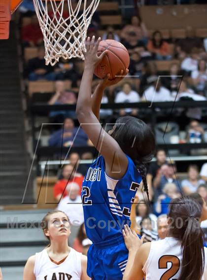 Thumbnail 3 in Hanford West vs Selma (CIF CS D3 Final) photogallery.