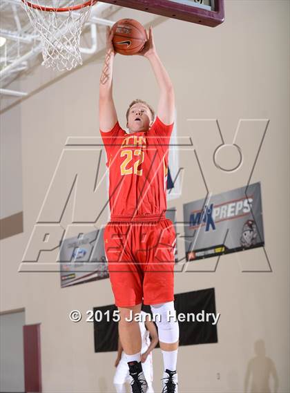 Thumbnail 3 in Serra vs. Cathedral Catholic (MaxPreps Holiday Classic) photogallery.