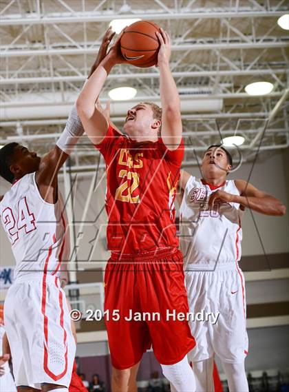 Thumbnail 3 in Serra vs. Cathedral Catholic (MaxPreps Holiday Classic) photogallery.