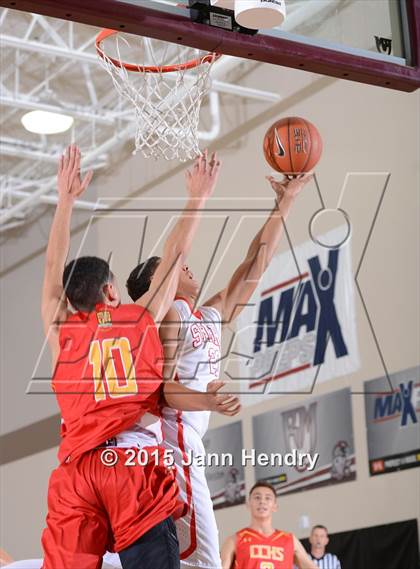 Thumbnail 2 in Serra vs. Cathedral Catholic (MaxPreps Holiday Classic) photogallery.
