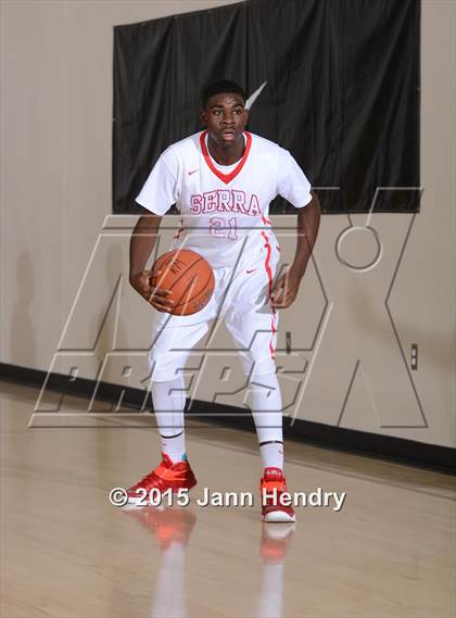 Thumbnail 3 in Serra vs. Cathedral Catholic (MaxPreps Holiday Classic) photogallery.