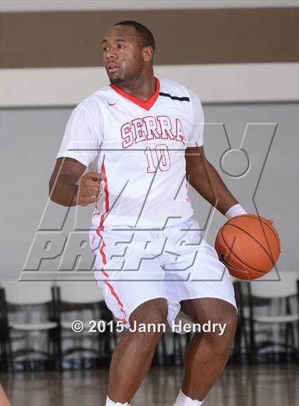 Thumbnail 2 in Serra vs. Cathedral Catholic (MaxPreps Holiday Classic) photogallery.