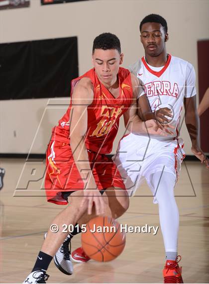 Thumbnail 2 in Serra vs. Cathedral Catholic (MaxPreps Holiday Classic) photogallery.