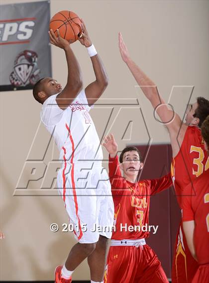Thumbnail 3 in Serra vs. Cathedral Catholic (MaxPreps Holiday Classic) photogallery.