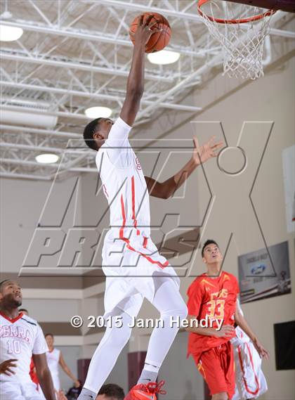 Thumbnail 1 in Serra vs. Cathedral Catholic (MaxPreps Holiday Classic) photogallery.