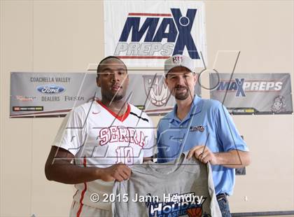 Thumbnail 2 in Serra vs. Cathedral Catholic (MaxPreps Holiday Classic) photogallery.