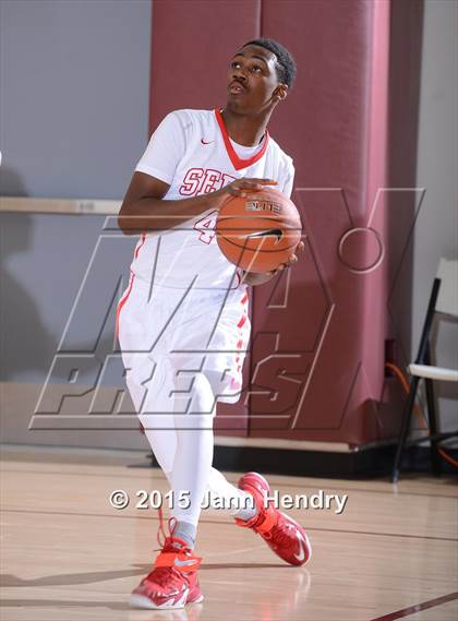 Thumbnail 1 in Serra vs. Cathedral Catholic (MaxPreps Holiday Classic) photogallery.