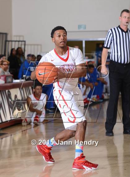 Thumbnail 2 in Serra vs. Cathedral Catholic (MaxPreps Holiday Classic) photogallery.