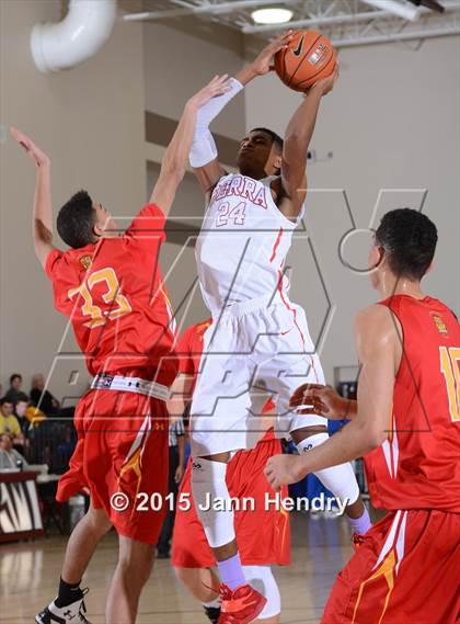 Thumbnail 3 in Serra vs. Cathedral Catholic (MaxPreps Holiday Classic) photogallery.