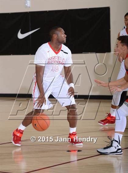 Thumbnail 2 in Serra vs. Cathedral Catholic (MaxPreps Holiday Classic) photogallery.