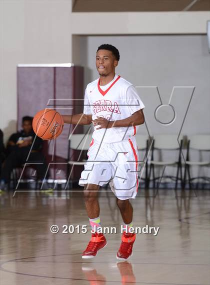 Thumbnail 2 in Serra vs. Cathedral Catholic (MaxPreps Holiday Classic) photogallery.