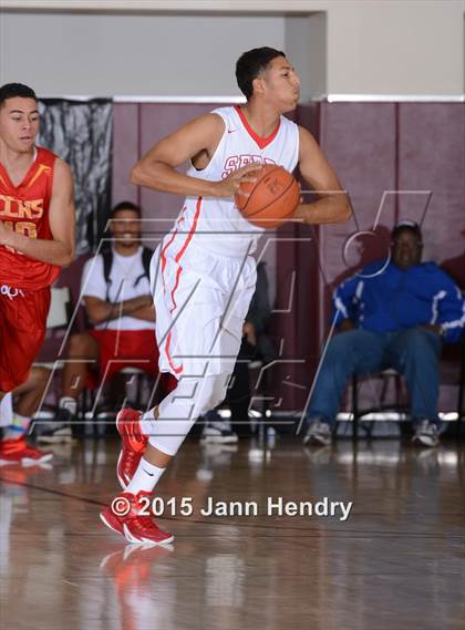 Thumbnail 1 in Serra vs. Cathedral Catholic (MaxPreps Holiday Classic) photogallery.