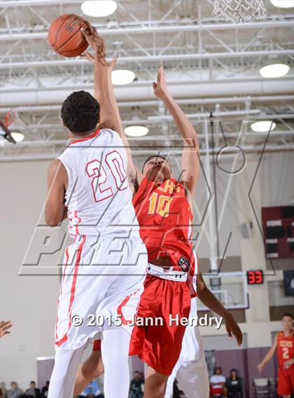 Thumbnail 1 in Serra vs. Cathedral Catholic (MaxPreps Holiday Classic) photogallery.
