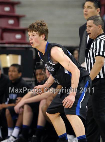 Thumbnail 2 in Salesian vs. Windward (CIF State D4 Final) photogallery.