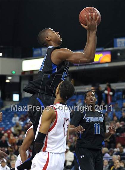 Thumbnail 3 in Salesian vs. Windward (CIF State D4 Final) photogallery.